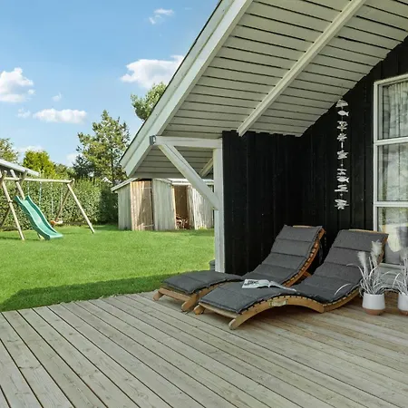 Дом отдыха Three-bedroom In Sydals *