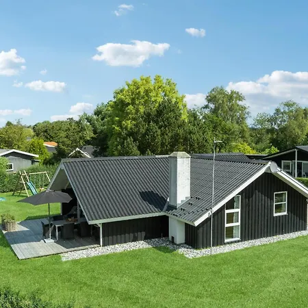 Three-bedroom In Sydals Дом отдыха