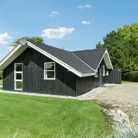 3 Bedroom Beautiful In Sydals *