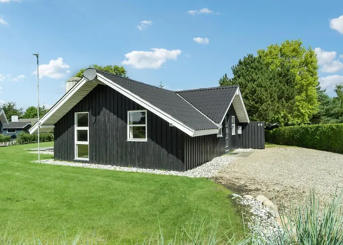 Three-bedroom In Sydals *